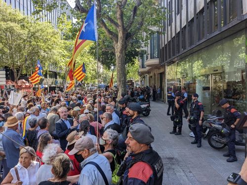 L’Assemblea força Marchena a veure les imatges de la vergonya de l’1-O